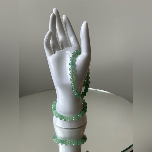 Handmade genuine gemstone bracelet. This Adventurine bracelet is adjustable. - Picture 2 of 6